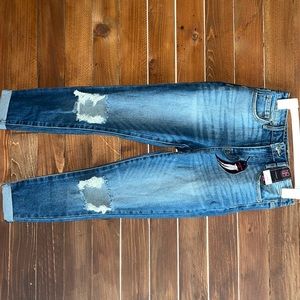 No Boundaries super high rise mom Jean